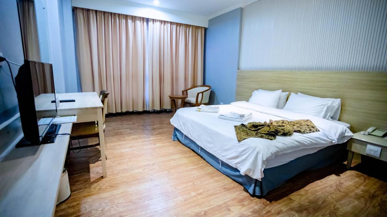 Cbd 2 Hotel Сурат-Тхані Екстер'єр фото